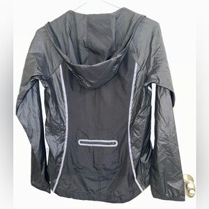 XS Athleta thin breathable windbreaker jacket. zip up. Reflective strips runner